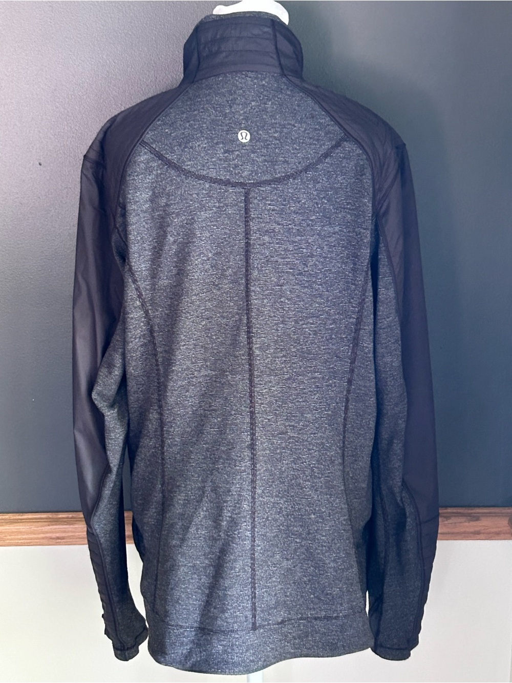 Lululemon Rebel Runner Jacket Black / Wee Stripe Size 12 - Picture 6 of 10